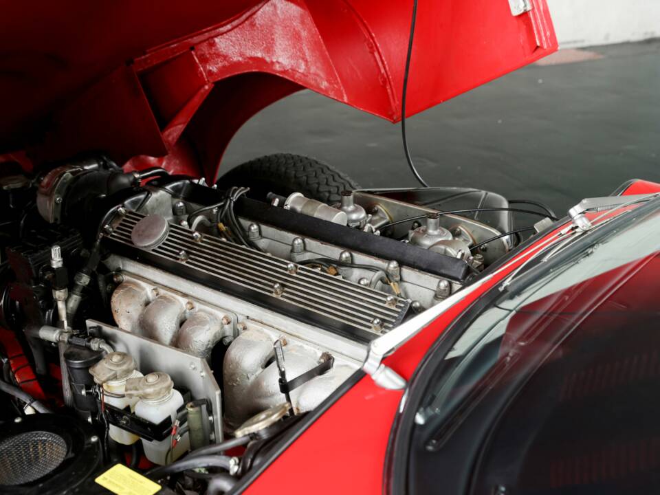 Bild 30/44 von Jaguar E-Type (2+2) (1969)