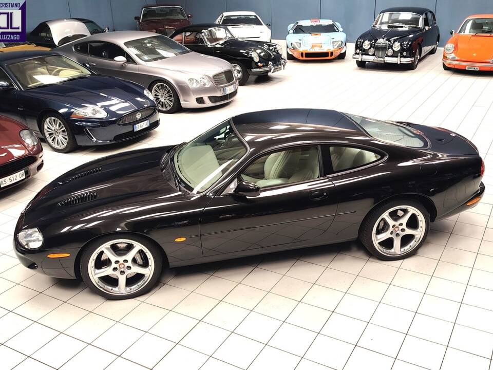 Bild 4/65 von Jaguar XKR (1998)