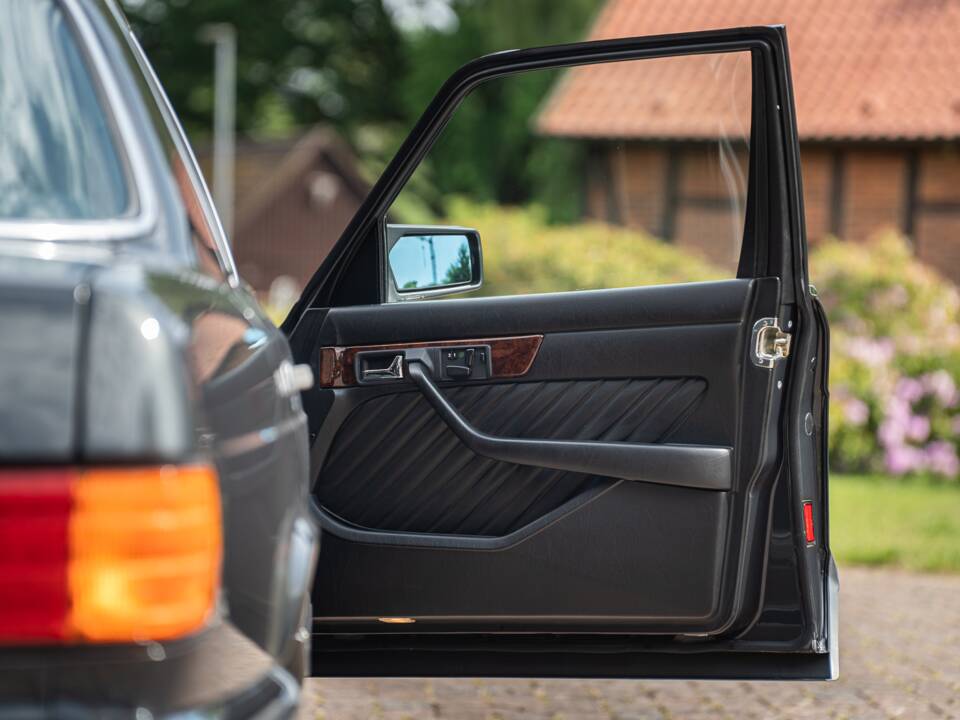 Image 41/91 of Mercedes-Benz 560 SEL (1990)