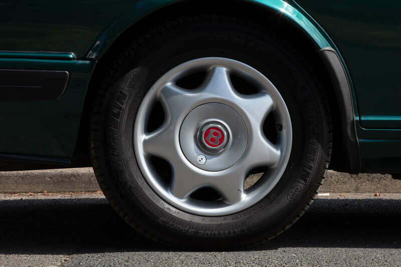 Image 25/50 of Bentley Turbo R lang (1996)