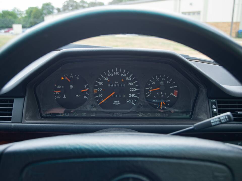 Bild 18/28 von Mercedes-Benz E 320 T (1993)