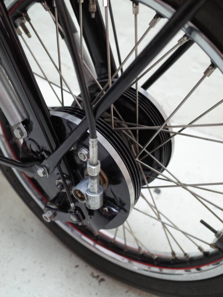 Image 11/30 of Vincent Rapide C (1951)