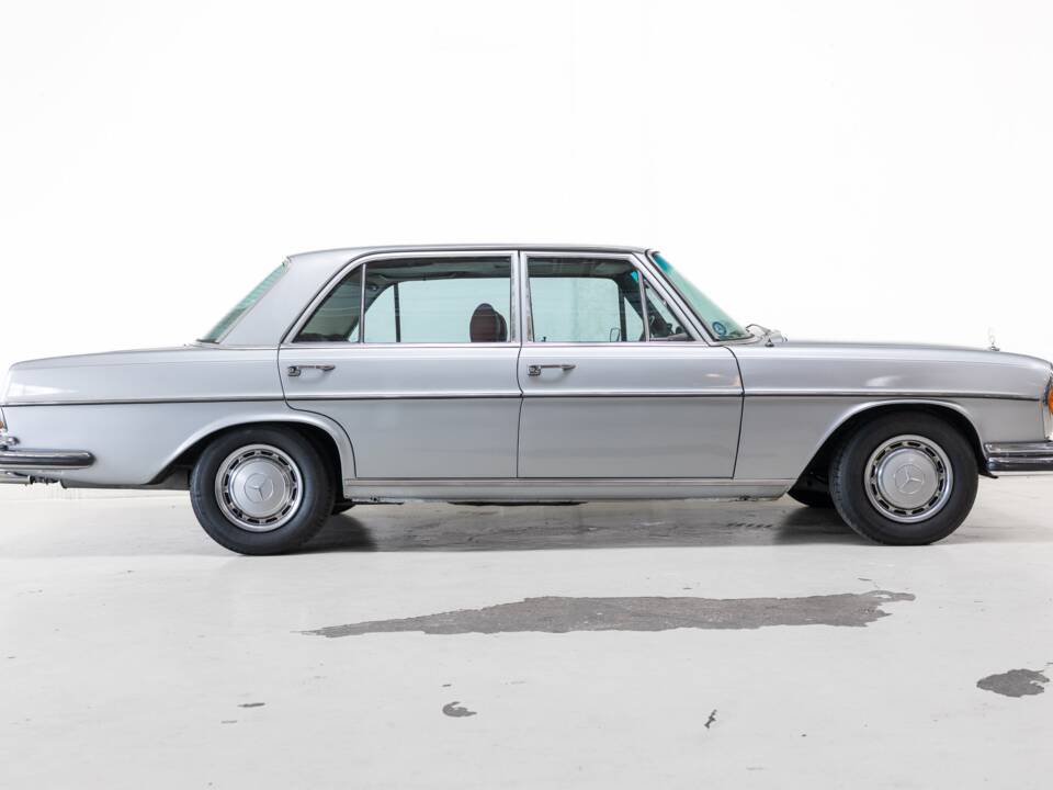 Image 7/27 of Mercedes-Benz 280 SEL 4,5 (1972)