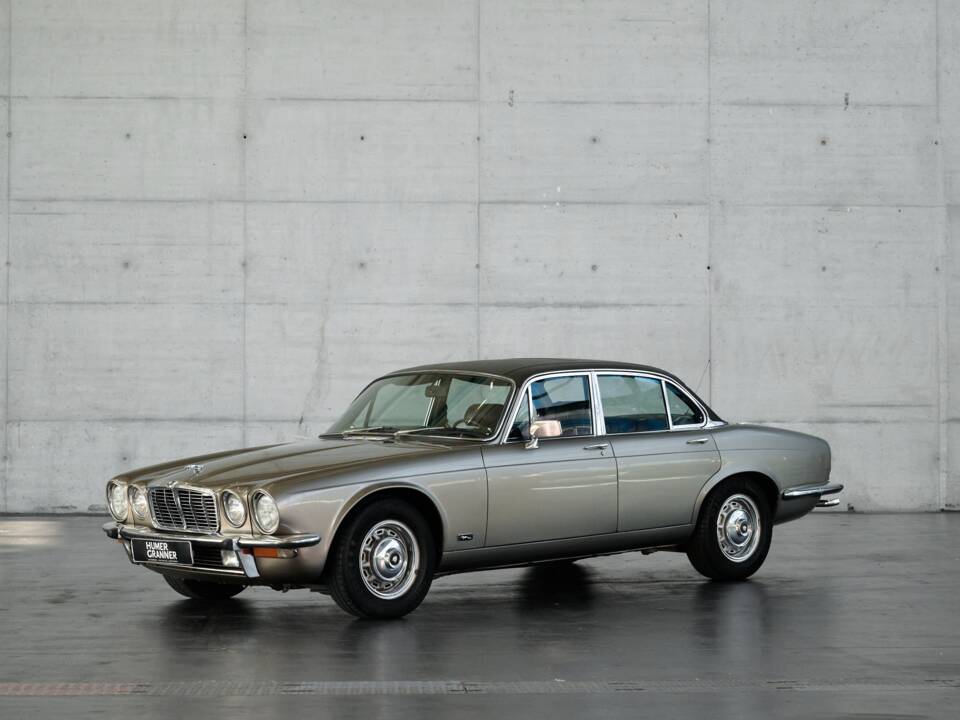 Bild 1/50 von Jaguar XJ 6 L 4.2 (1975)