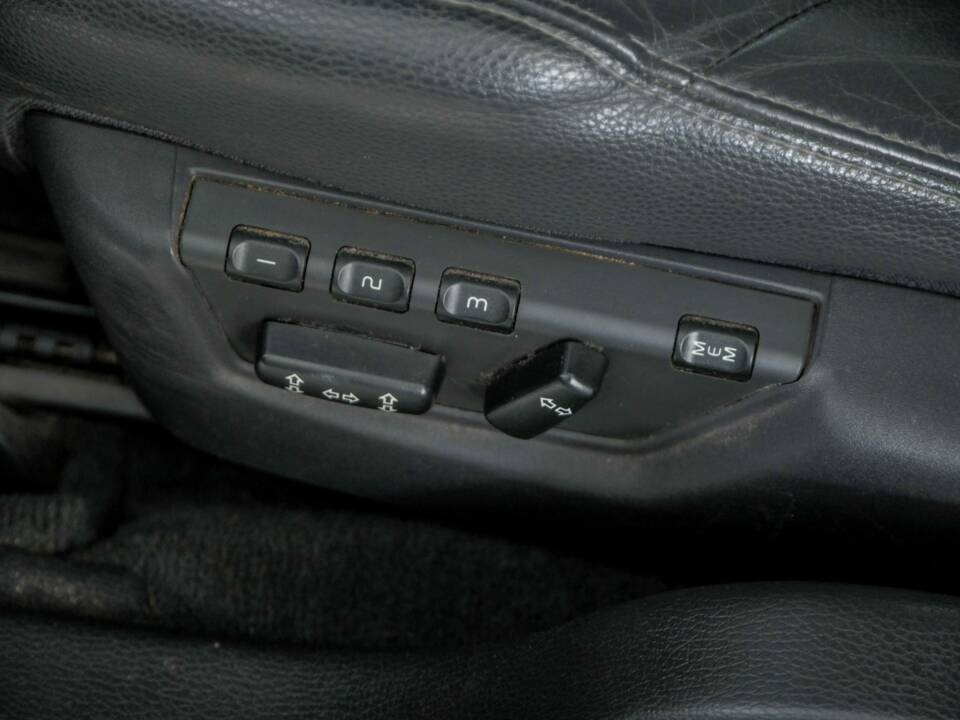 Image 33/36 of Volvo V70 D5 (2008)