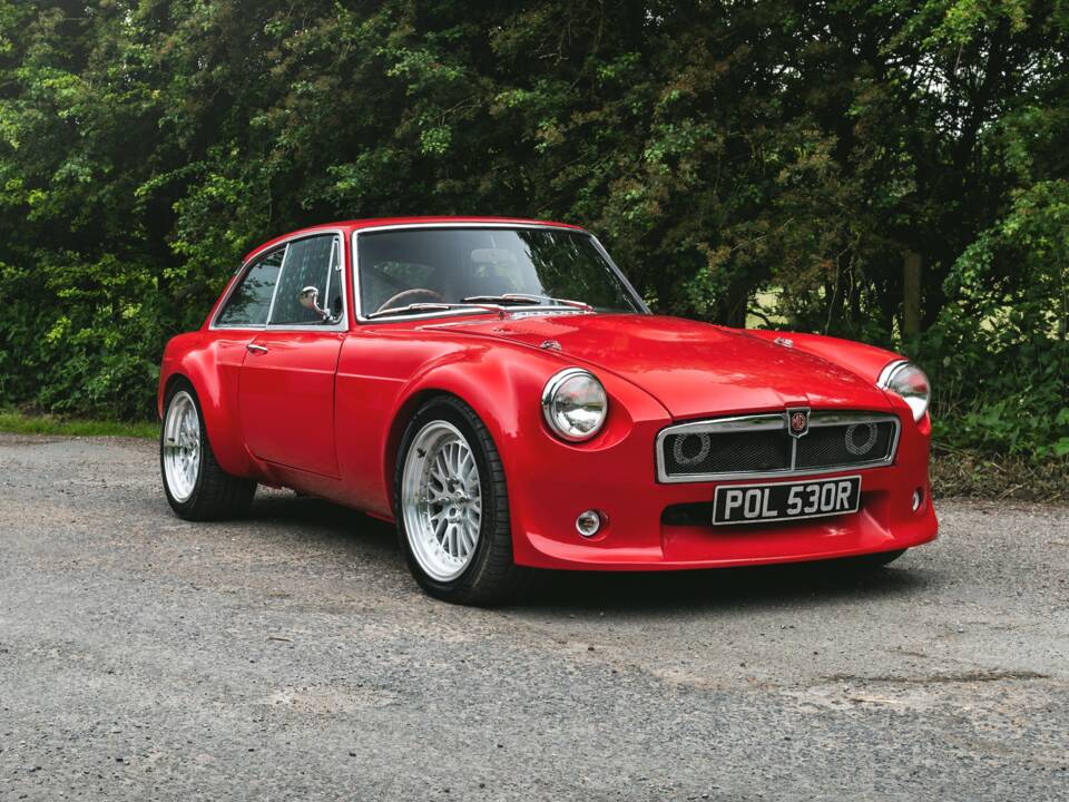 Image 2/50 of MG MGB GT V8 (1977)