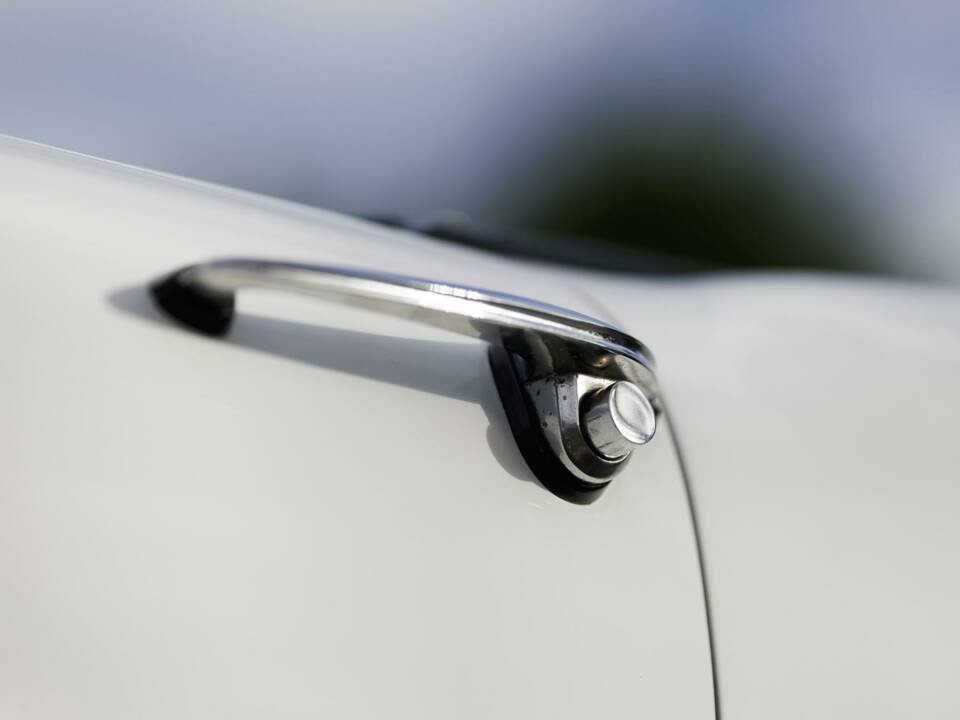 Image 47/50 of Alfa Romeo 2600 Spider (1964)