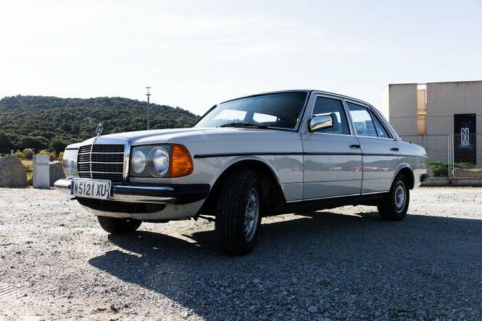 Imagen 2/7 de Mercedes-Benz 300 D (1983)