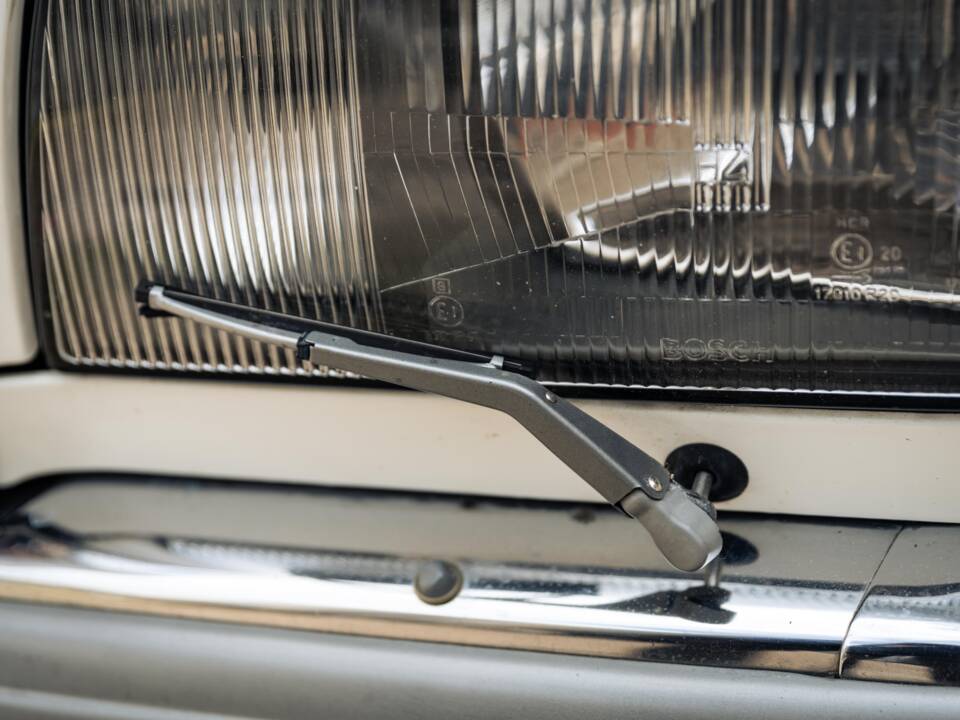 Image 27/50 of Mercedes-Benz 500 SEL (1984)