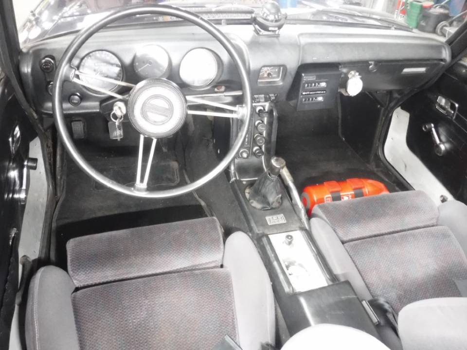 Image 11/50 of Datsun Fairlady 2000 (1968)