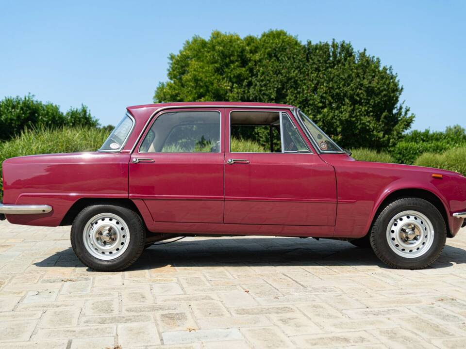 Immagine 5/50 di Alfa Romeo Giulia Nuova Super 1300 (1974)
