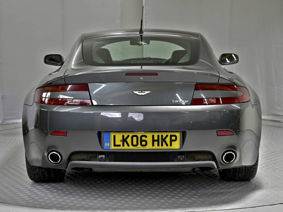 Image 13/50 de Aston Martin V8 Vantage (2006)