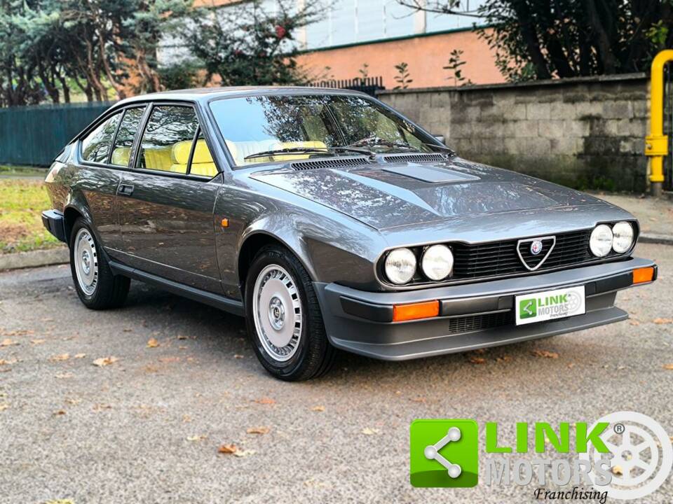Bild 1/10 von Alfa Romeo GTV 6 2.5 (1980)