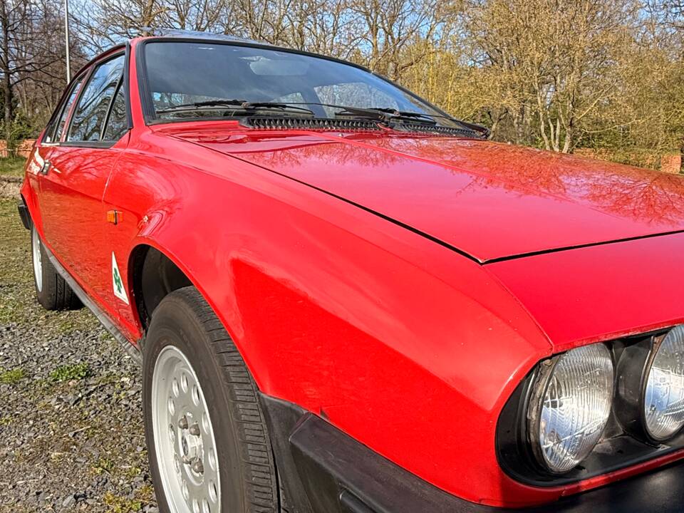 Bild 3/12 von Alfa Romeo GTV 2.0 (1983)