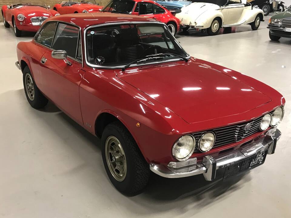 Afbeelding 6/18 van Alfa Romeo Giulia 1600 GT Junior (1975)