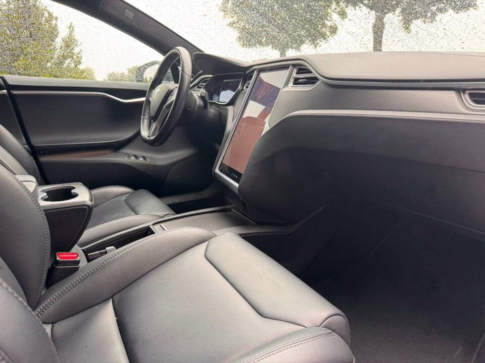 Bild 13/18 von Tesla Model S 100D (2018)