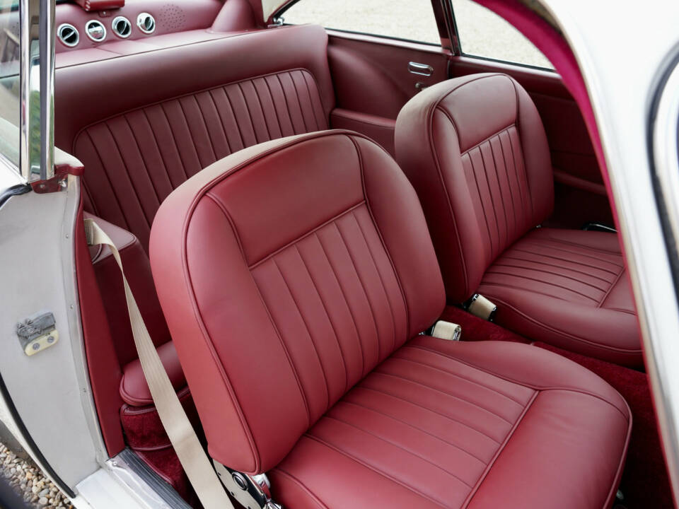 Bild 42/50 von Aston Martin DB 4 (1961)