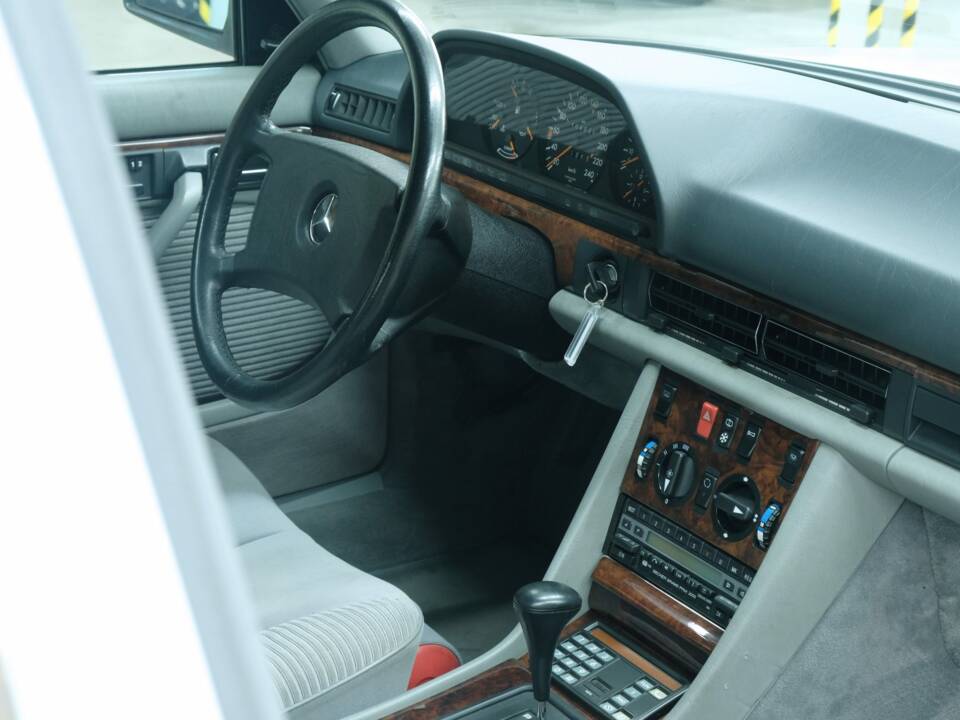 Bild 28/50 von Mercedes-Benz 500 SE (1990)