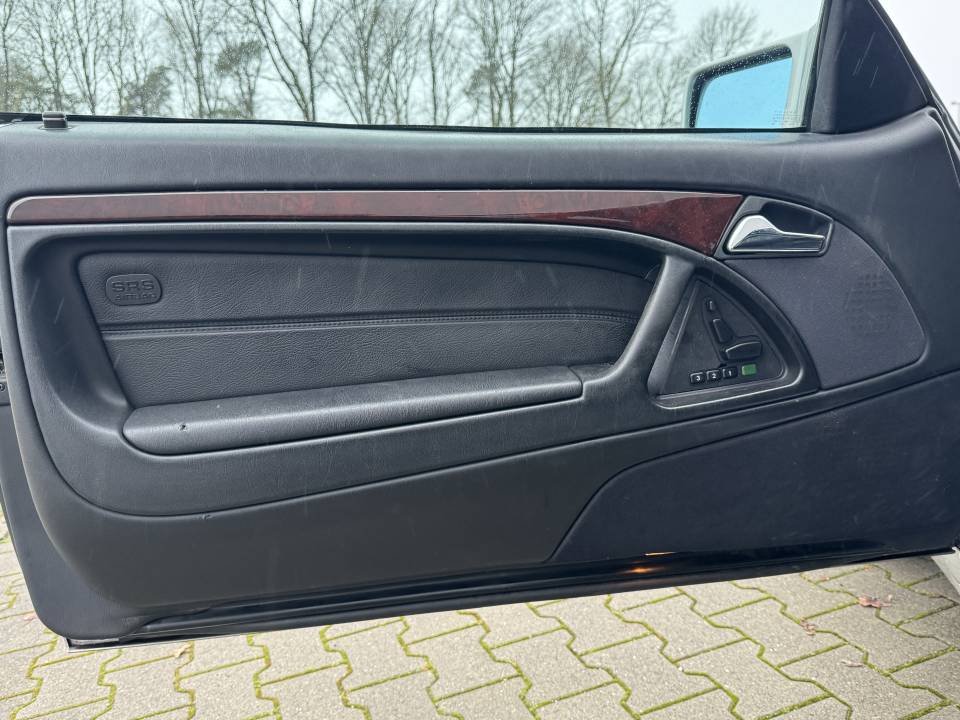 Bild 12/37 von Mercedes-Benz SL 500 (1996)