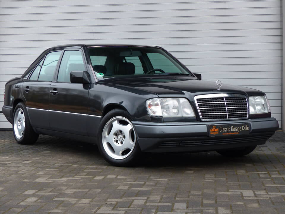 Imagen 2/15 de Mercedes-Benz 220 E (1993)