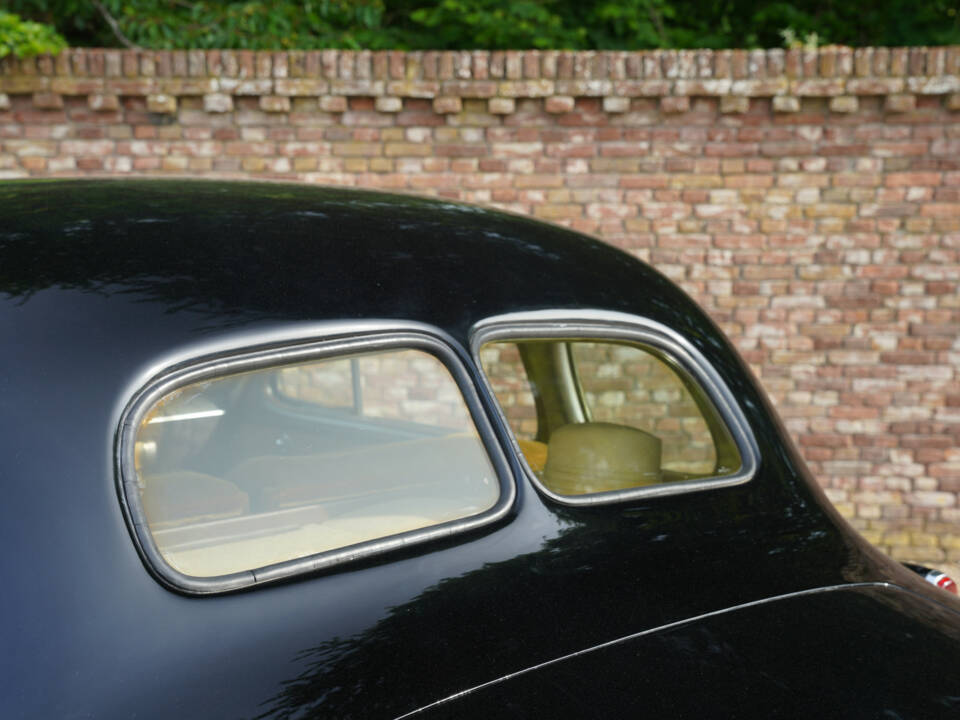Image 18/50 of Oldsmobile F-Series Business Coupe (1938)