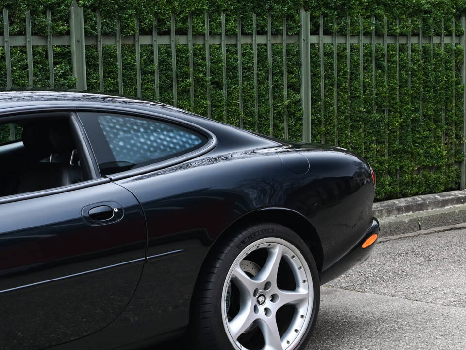 Image 10/51 of Jaguar XKR (2003)