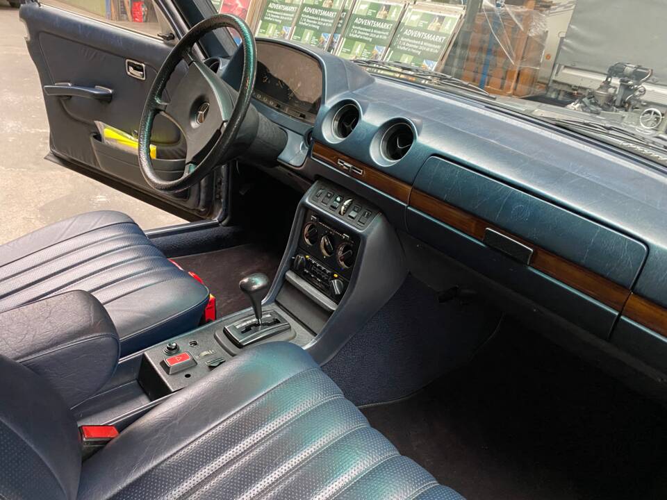 Image 9/19 of Mercedes-Benz 280 E (1981)