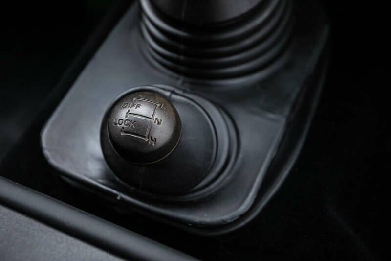 Image 16/41 of Land Rover 90 (1988)