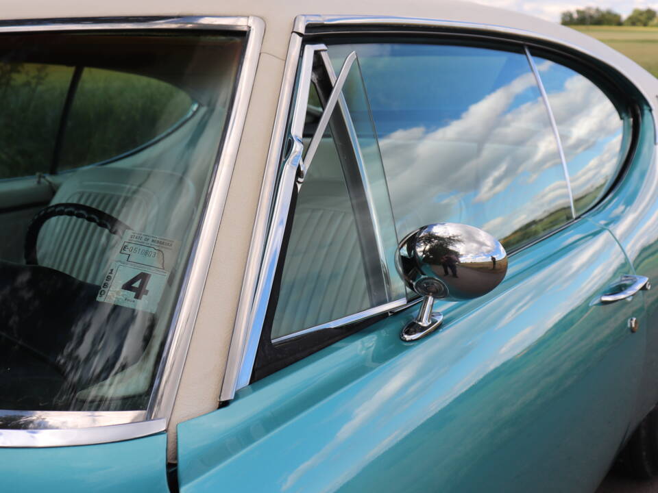 Image 18/38 of Oldsmobile Cutlass Supreme (1968)