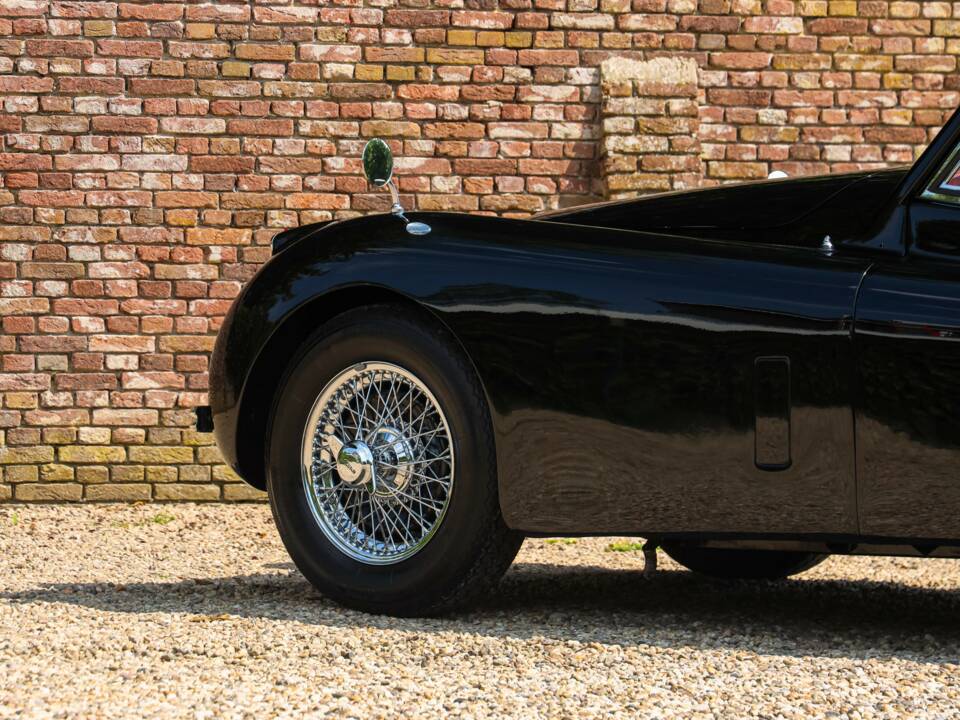 Immagine 46/50 di Jaguar XK 120 DHC (1953)