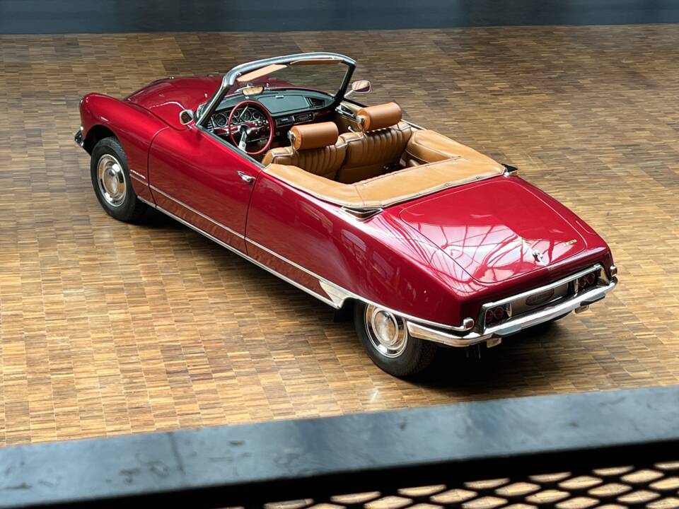 Immagine 18/33 di Citroën DS 19 Usine (1963)