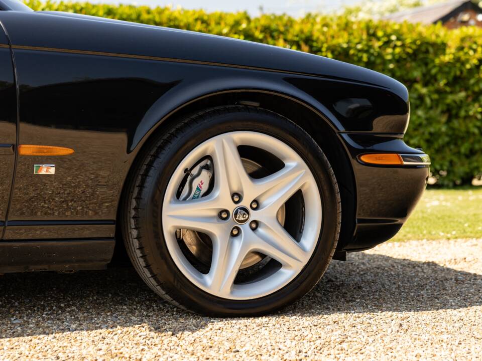 Image 30/43 of Jaguar XJR (2003)