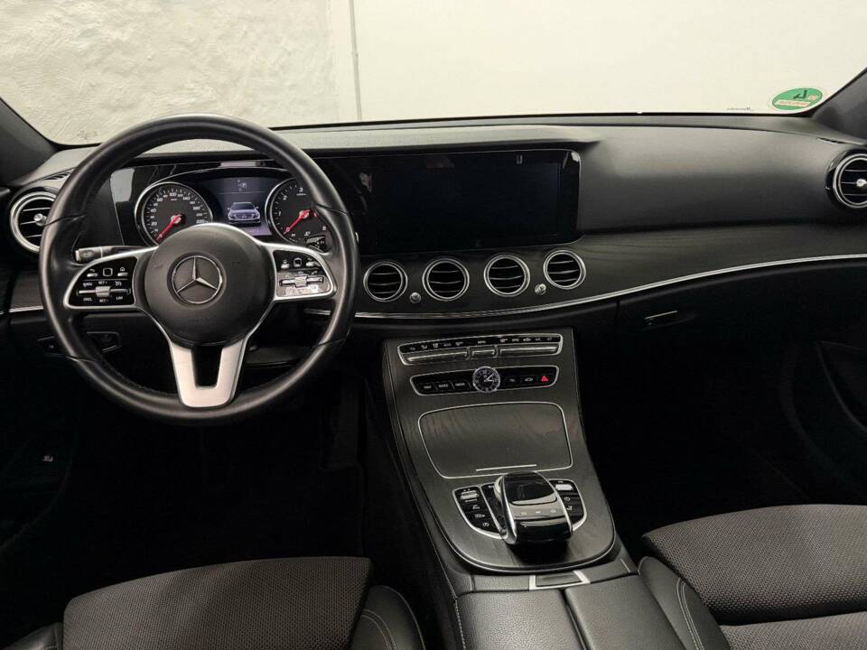 Image 17/32 of Mercedes-Benz E 200 d (2020)