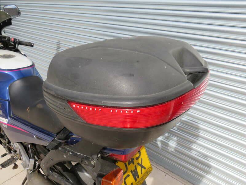 Image 32/34 of Yamaha FJ 1200 (1992)