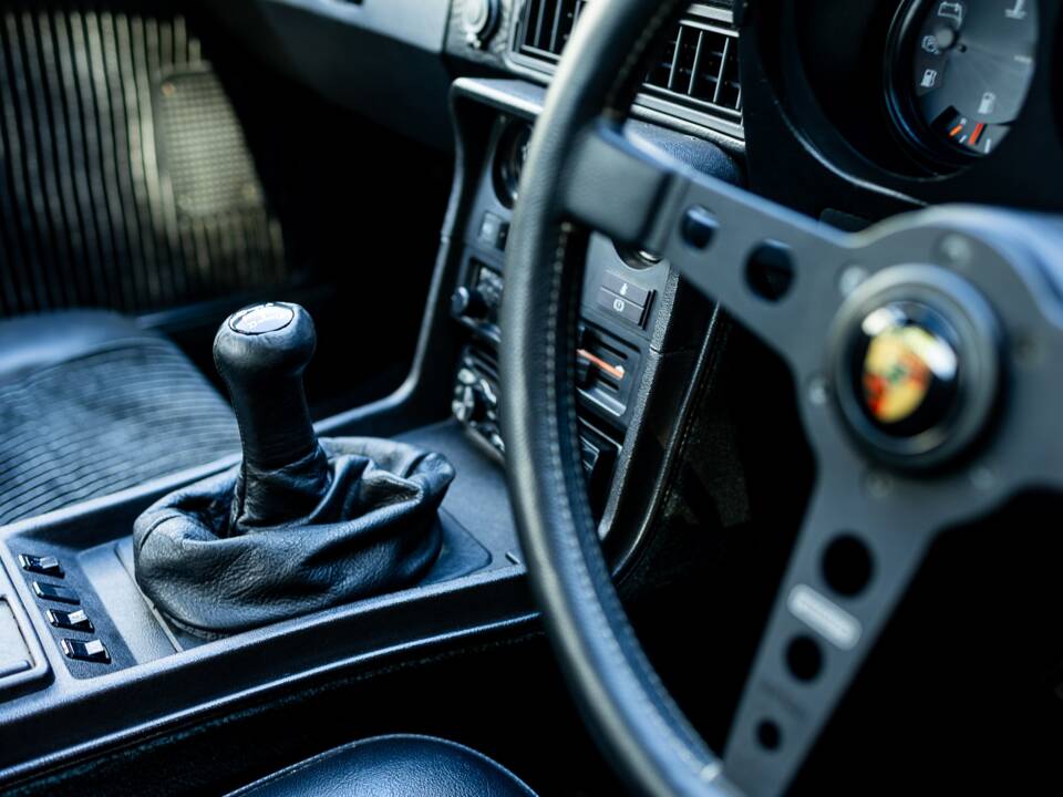 Image 43/50 de Porsche 924 S (1986)