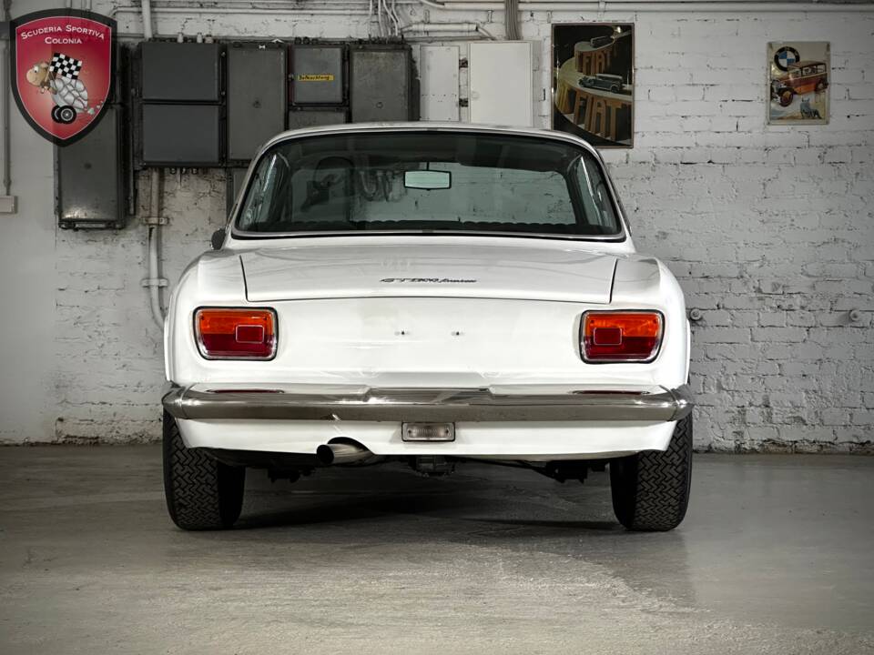 Immagine 5/53 di Alfa Romeo Giulia GT 1300 Junior (1970)