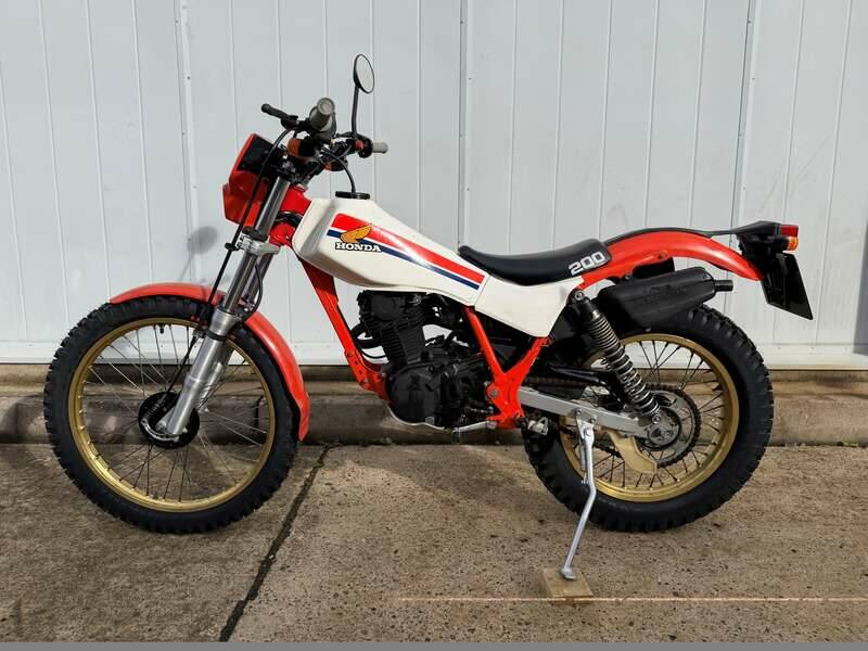 Image 2/34 of Honda TLR 200 (1983)