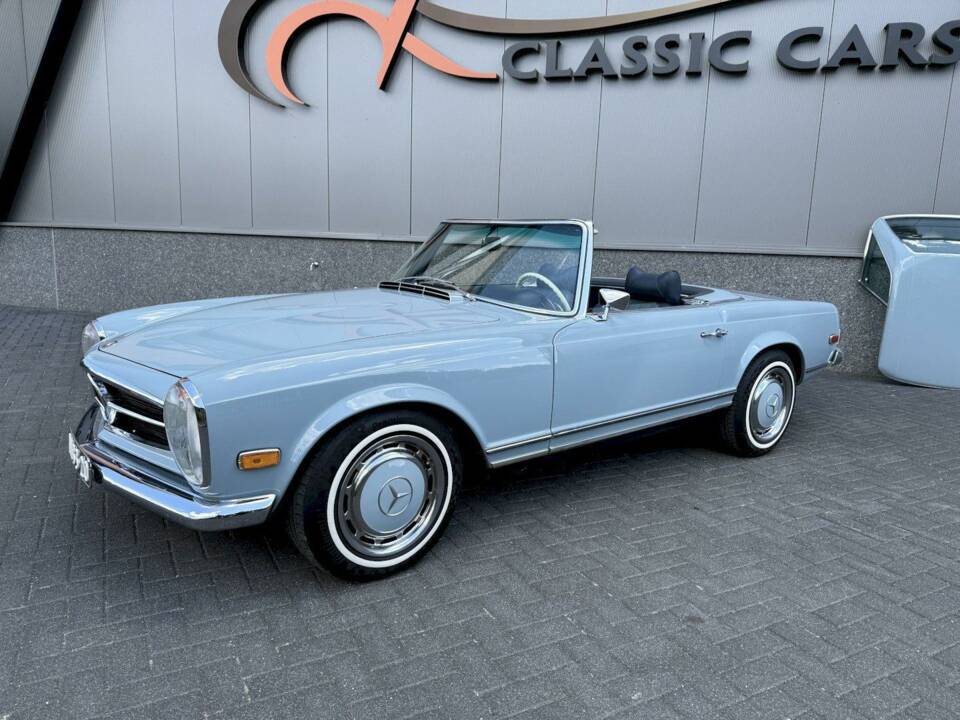 Afbeelding 2/36 van Mercedes-Benz 280 SL (1969)