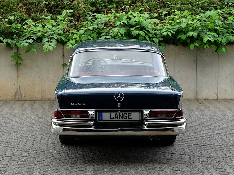 Image 4/76 de Mercedes-Benz 220 S b (1963)