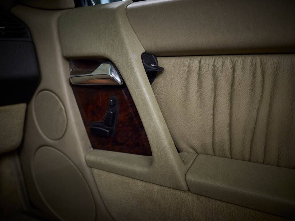 Image 85/100 de Mercedes-Benz SL 280 (1995)