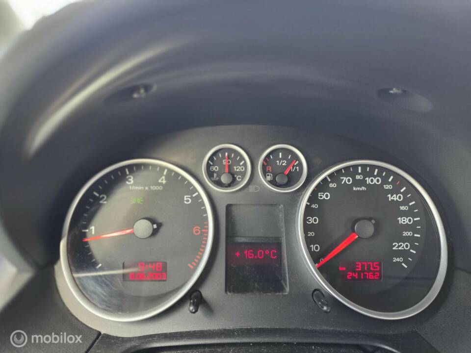 Bild 13/25 von Audi A2 1.4 (2004)