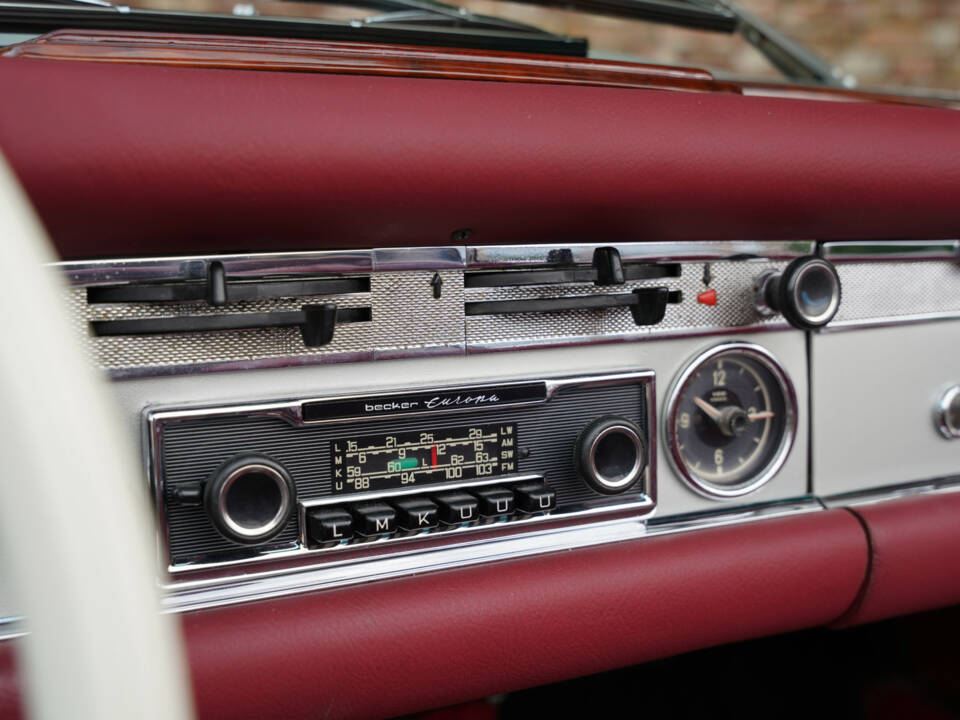 Image 41/50 of Mercedes-Benz 280 SL (1969)