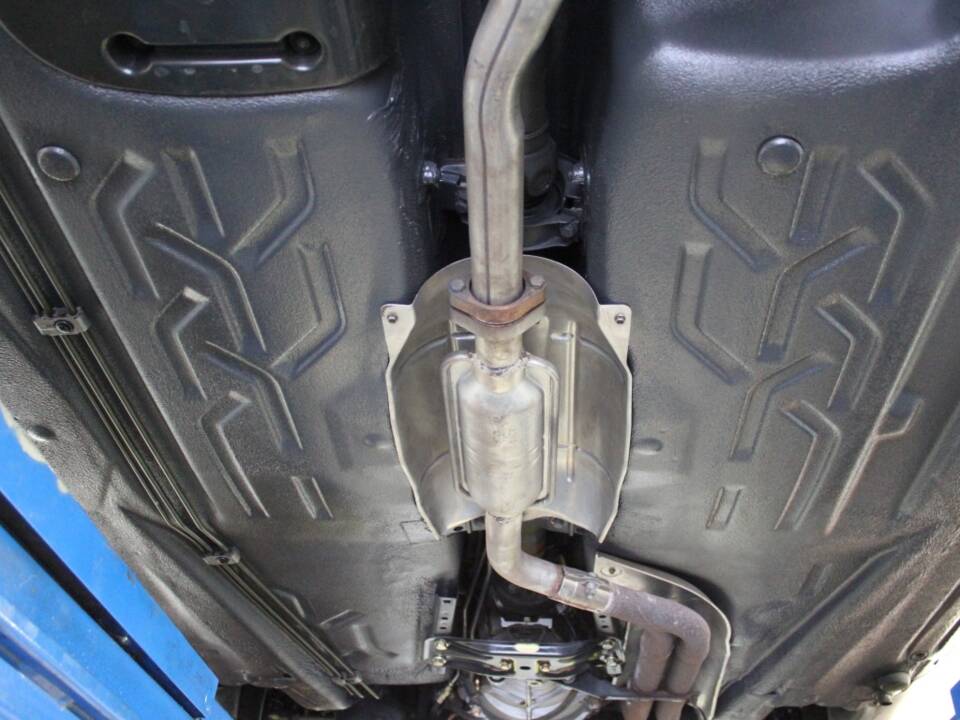 Image 21/27 of Mercedes-Benz 190 E (1987)