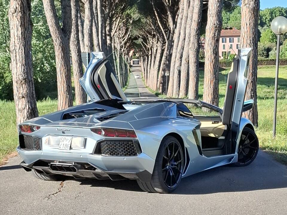 Afbeelding 2/12 van Lamborghini Aventador LP 700-4 Roadster (2015)