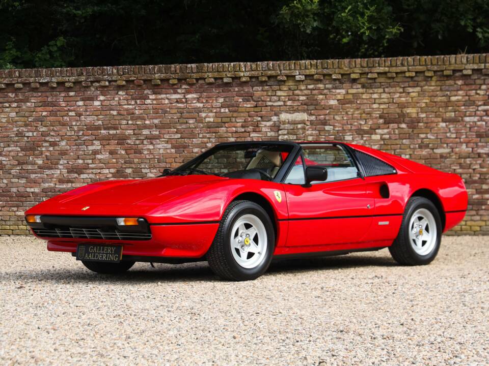 Image 17/50 de Ferrari 308 GTSi (1981)