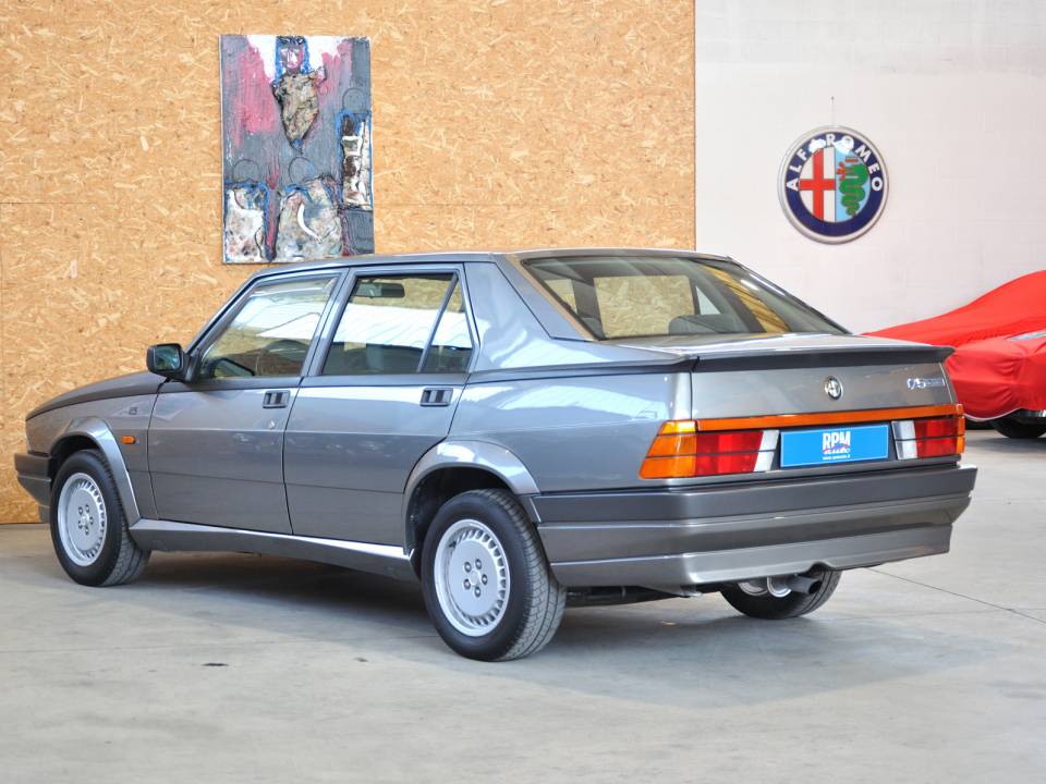 Afbeelding 7/48 van Alfa Romeo 75 2.0 Twin Spark (1988)