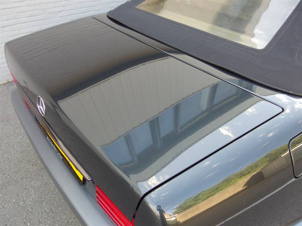 Image 22/96 of Mercedes-Benz 300 SL (1992)