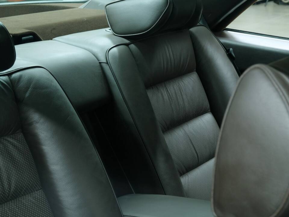 Image 38/50 of Mercedes-Benz 420 SEC (1989)