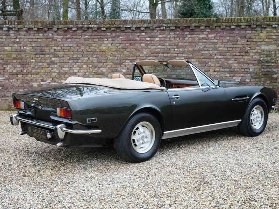 Image 2/50 of Aston Martin V8 Volante (1981)