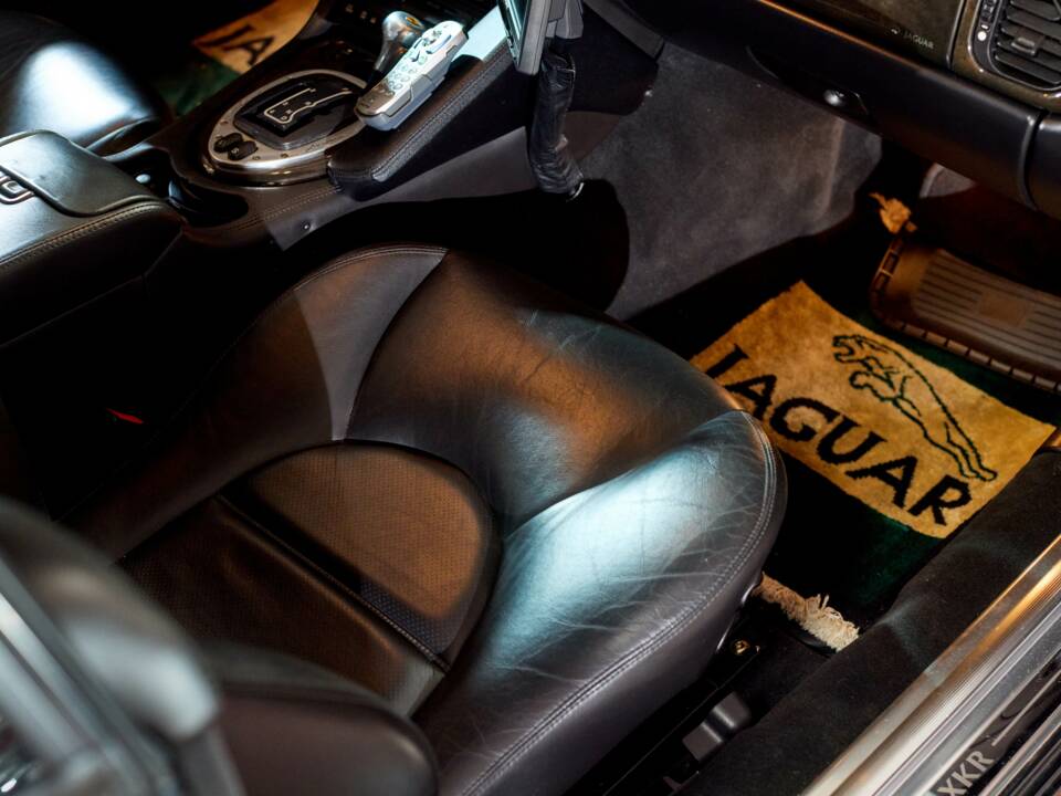 Bild 48/55 von Jaguar XKR (2000)